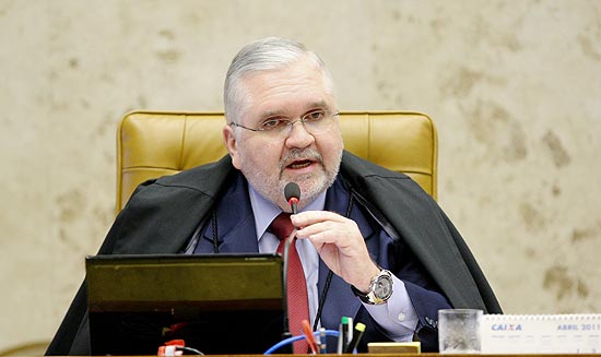 Plenrio do Senado aprova reconduo de Gurgel  Procuradoria Geral da Repblica por 56 votos a seis