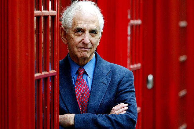 Daniel Ellsberg risked career suicide and a century in prison to blow the whistle on U.S. President Nixon's Vietnam war plans