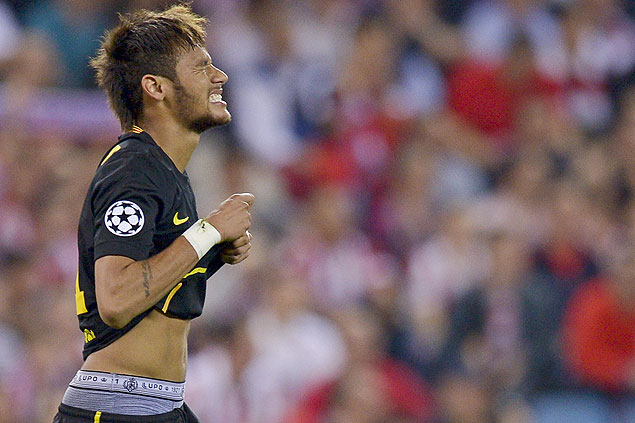 Neymar mostr su ropa interior unas cinco veces durante un partido
