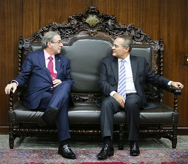 El presidente de la Cmara de Diputados, Eduardo Cunha (I), habla con el presidente del Senado de Brasil, Renan Calheiros 