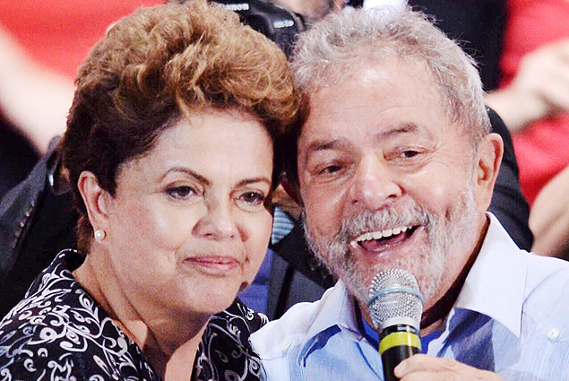 TO GO WITH AFP STORY (FILES) Brazilian President and presidential candidate for the Workers' Party (PT), Dilma Rousseff (L) and Brazilian former President Luiz Inacio Lula da Silva attend a campaign rally in Sao Paulo, Brazil, on October 20. 2014. The PT, in power since 23 years ago, is now under investigation for the Petrobras mega corruption scandal, as the country's economy cracks and President Dilma Rousseff's popularity melts down. AFP PHOTO / NELSON ALMEIDA ORG XMIT: MVD001