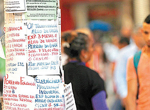 Cartazes com vagas de emprego, em So Paulo