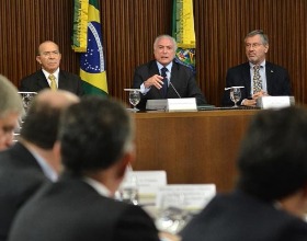 Temer reacciona y califica de persecución las sospechas que involucran a amigos y familiares