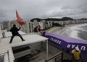 Homeless Workers' Movement Invades, Chants a Chorus, and Declares Lula's Triplex to be 'an Apartment of the Poor'