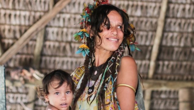 Hozana Silva, 42, en el poblado hippie