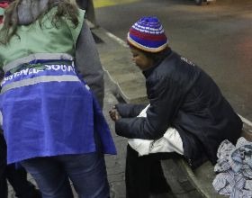 Los sintechos deciden si duermen a la intemperie o en albergue