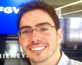 Candidate Running for Brazil's Congress Resorts to Dating App Tinder to Run Campaign