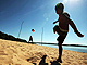 Meninos jogam bola em Geraldo do Araguaia (PA)