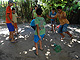 Meninos pulam vassoura em Lajedo, Maranguape (CE)
