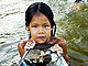 Alessandra Bentes nada em rio da aldeia do Manga, no Oiapoque (AP)