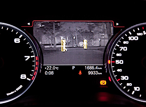 Painel do novo Audi A8, que traz sistema de visão noturna que identifica pedestres na via