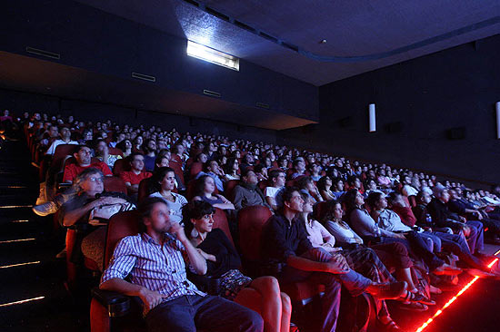 Paulistanos assistem a uma das últimas sessões do Cine Belas Artes; menos de 30% foram ao cinema em 2010