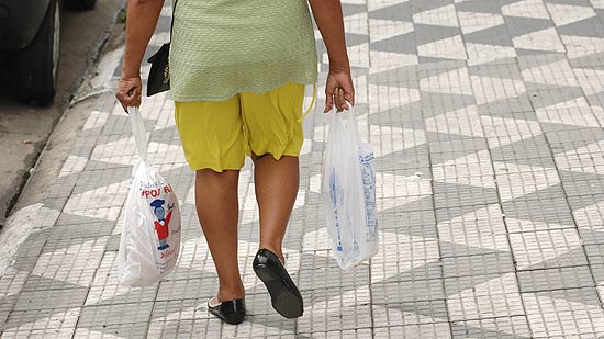 Governo de SP fez acordo com supermercados de SP para banir o uso de sacolas plásticas