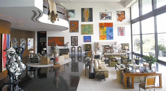 Foto de 2011 mostra obras de arte na sala da casa de Edemar Cid Ferreira no Morumbi, na zona sul de So Paulo