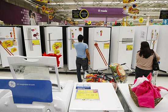 Walmart  condenado a pagar indenizao por danos morais de R$ 30 mil por proibir namoro entre funcionrios