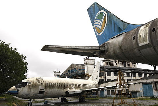 Sucatas da Vasp e um Boeing 737-200 que irão a leião