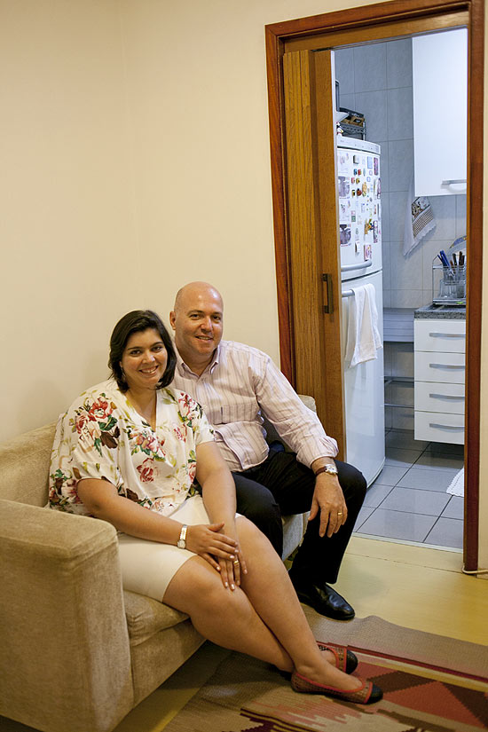 Aline e Henrique Guizelini fizeram um consórcio de R$ 600 mil para conseguir mudar do apartamento próprio de 42 metros quadrados onde vem vivem atualmente