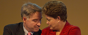 Eike Batista e a presidente Dilma Rousseff durante evento em São João da Barra em ocasião do início da produção de petróleo da OGX no superporto de Açú (Daniel Marenco/Folhapress)