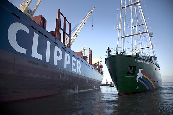 Ativistas do Greenpeace ocuparam o navio Clipper Hope, ancorado porto de Itaqui, no Maranhão