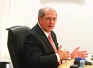 Ministro Paulo Bernardo (Comunicações) é alvo de petistas por medidas de sua pasta