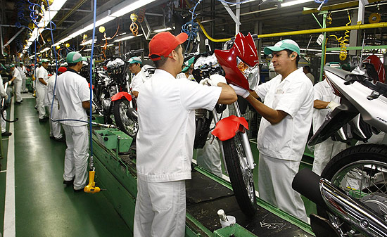 Linha de montagem da fbrica de motos da Honda em Manaus