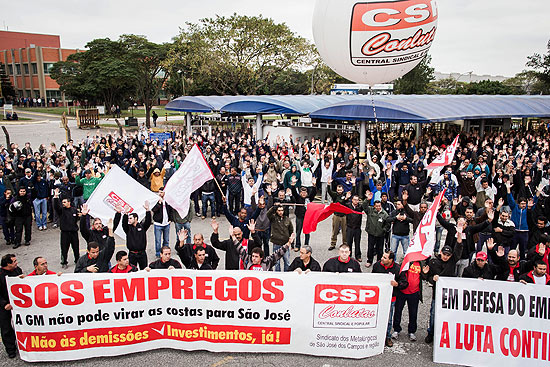 Metalrgicos da GM de So Jos dos Campos aprovaram, nos trs turnos de trabalho, suspenso das demisses