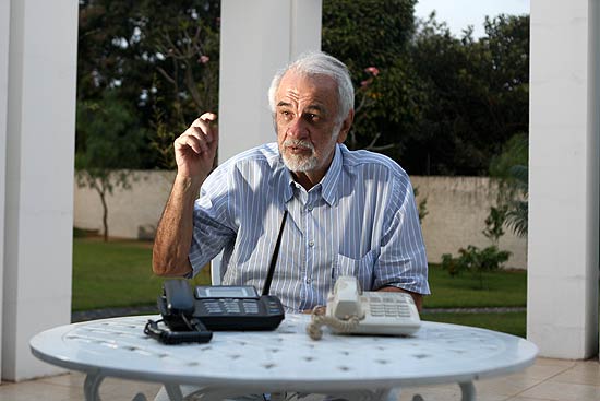 Nlio Jose Nicolai, 74, trabalha desenvolvendo aplicativos de traduo simultnea