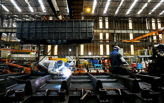 Produção de vagões de trem em Hortolândia (SP); indústria deu a 2º maior contribuição para o PIB no trimestre 