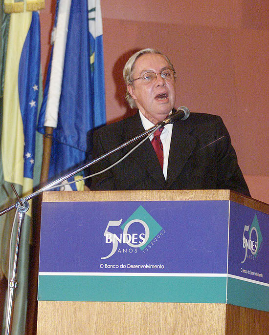 Cerimnia de transferncia de cargo na presidncia do BNDES, em que assumiu oficialmente o Professor Carlos Lessa, em 2003