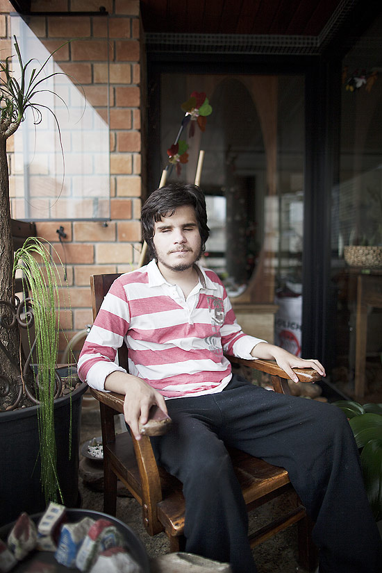 O empreendedor Maurcio Almeida, 18, em sua residencia