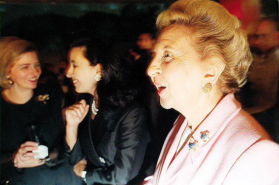 Dirce Camargo na exposição de obras de arte de Cândido Portinari, no Masp, em foto de 1997