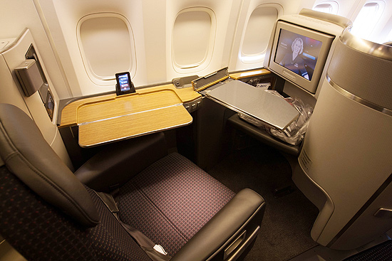 Poltrona da primeira classe de Boeing da American Airlines; 75% dos passageiros mentiriam para ganhar um upgrade