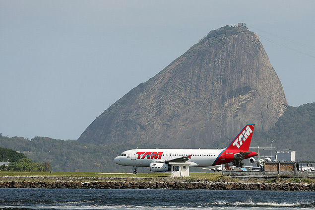 Avio da TAM decola no Rio de Janeiro; lder do mercado, companhia tem 39,5% da ocupao das aeronaves