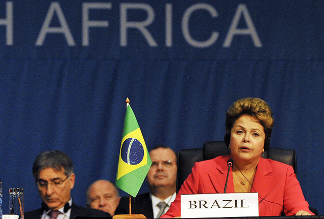 A presidente Dilma Rousseff discursa durante reunio dos Brics, que est sendo realizada na frica do Sul