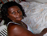 Helena dos Santos Silva, 52, cuida de uma idosa e da casa dela 