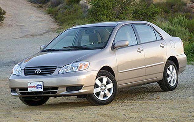 O Corolla 2003, envolvido no recall mundial de 1,73 milhão de veículos da Toyota