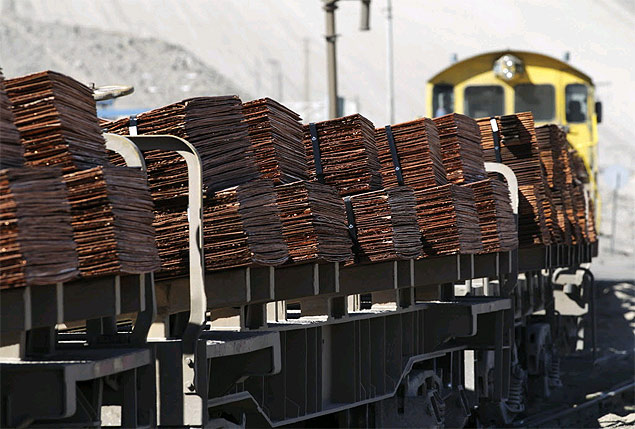 Trem carregado de cobre em mina no Chile; Ascenso da China faz vendedores de commodities lucrarem mais.