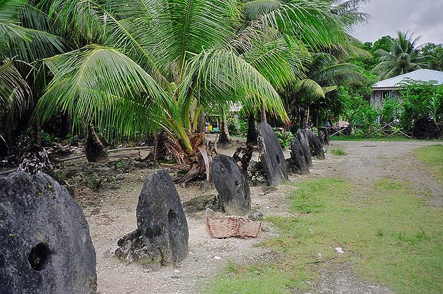 Moedas de pedra usadas na ilha de Yap, na Micronsia