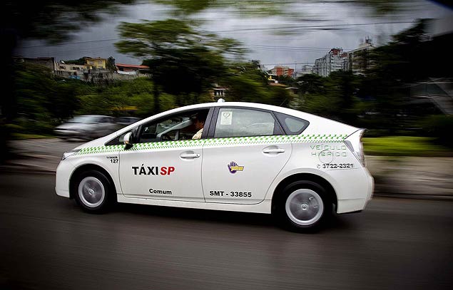 Taxista em So Paulo utiliza o Prius, carro hbrido da Toyota, que obteve a primeira colocao no ranking do Inmetro
