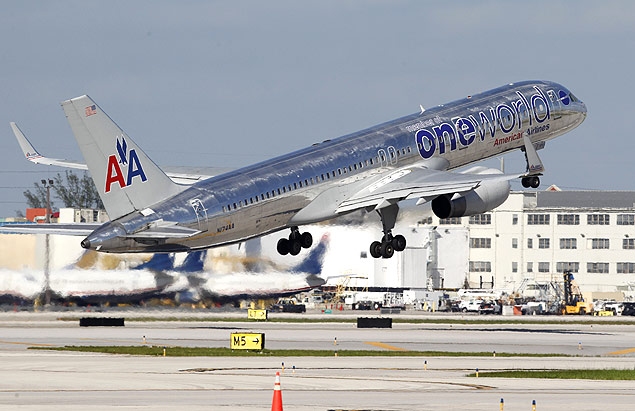 In this Thursday, Oct. 11, 2012 photo, an American Airlines Boeing 757 passenger jet takes off from Miami International Airport in Miami. AMR Corp. reports quarterly financial results on Thursday, July 18, 2013. (AP Photo/Wilfredo Lee) ORG XMIT: NYBZ149