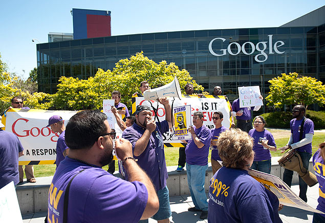 Manifestantes protestam diante da sede do Google em Mountain View, na Califrnia