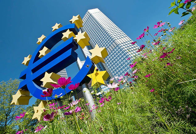 BCE corta juros e aumenta compra de ativos para impulsionar economia europeia