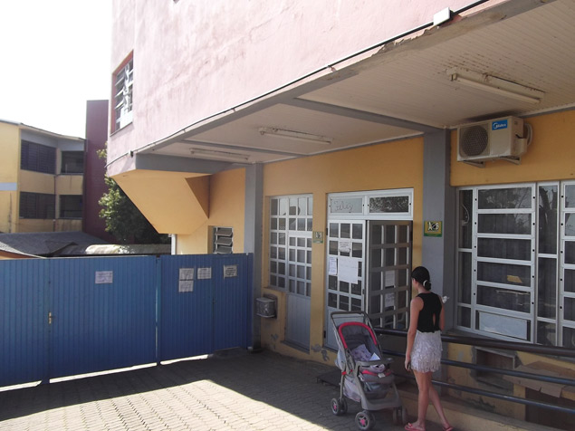 Posto de sade em Sapucaia do Sul (RS) que funciona anexo a uma escola municipal (foto)