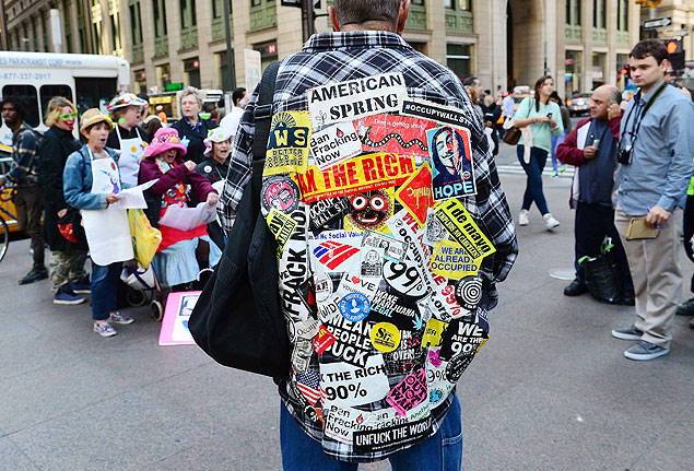 An Occupy Wall Street participant takes part in a protest to mark the movement's second anniversary in New York, September 17, 2013. Hundreds of Occupy Wall Street participants held a march to mark the movement's anniversary. AFP PHOTO/Emmanuel Dunand ORG XMIT: ED2662