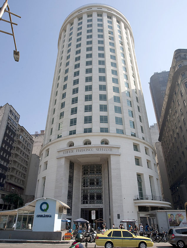 Fachada do edificio Francisco Serrador, inaugurado em 1944, e que abriga as empresas do grupo X. 