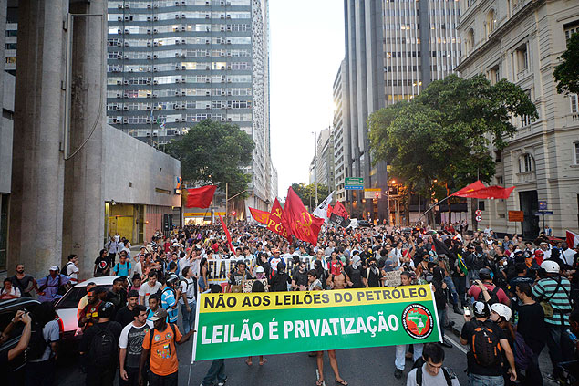 Passeata na avenida Chile durante Acampamento do Petroleiros que esto em greve em frente  Petrobrs. RIO DE JANEIRO/RJ, Brasil 21/10/2013. Foto: Celso Pupo/Fotoarena