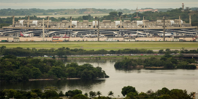 Vista do aeroporto do Galeo, no Rio