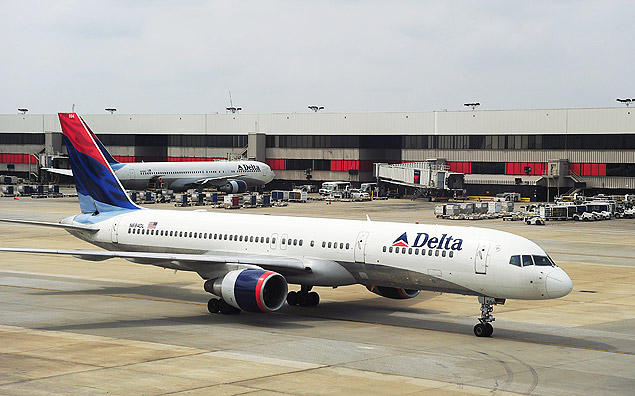 Avio da Delta no aeroporto internacional de Atlanta: empresa encomendou jatos da Bombardier