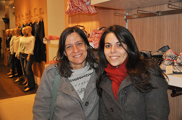 A médica Mônica Rente, 51, e a filha Júlia, 22, que estão em Nova York fazendo compras