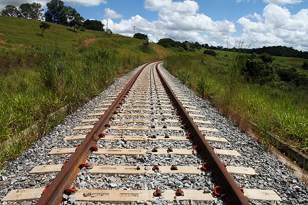 Trilhos da ferrovia Norte-Sul, em Anápolis